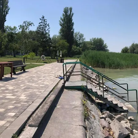 Julianna Балатонберень